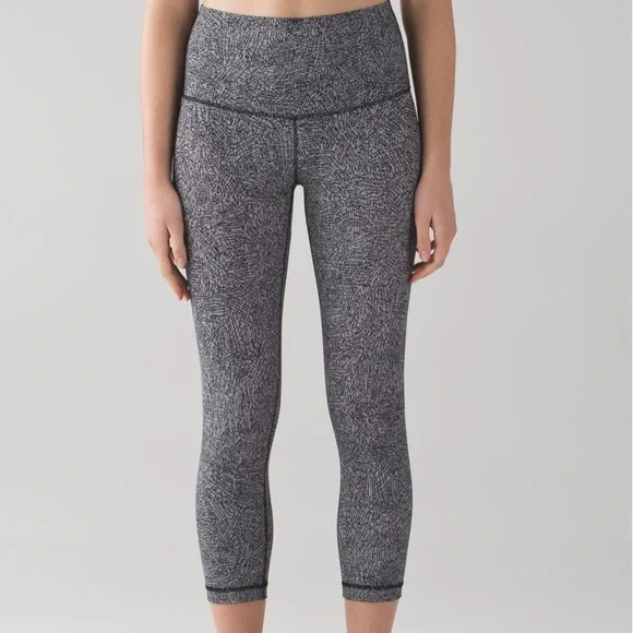 Lululemon Wunder Under Crop (Hi-Rise) 21" in Line Up White Black - Picture 2 of 5